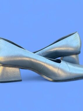 Classic Women's Block Heel Pumps in Metallic Silver
